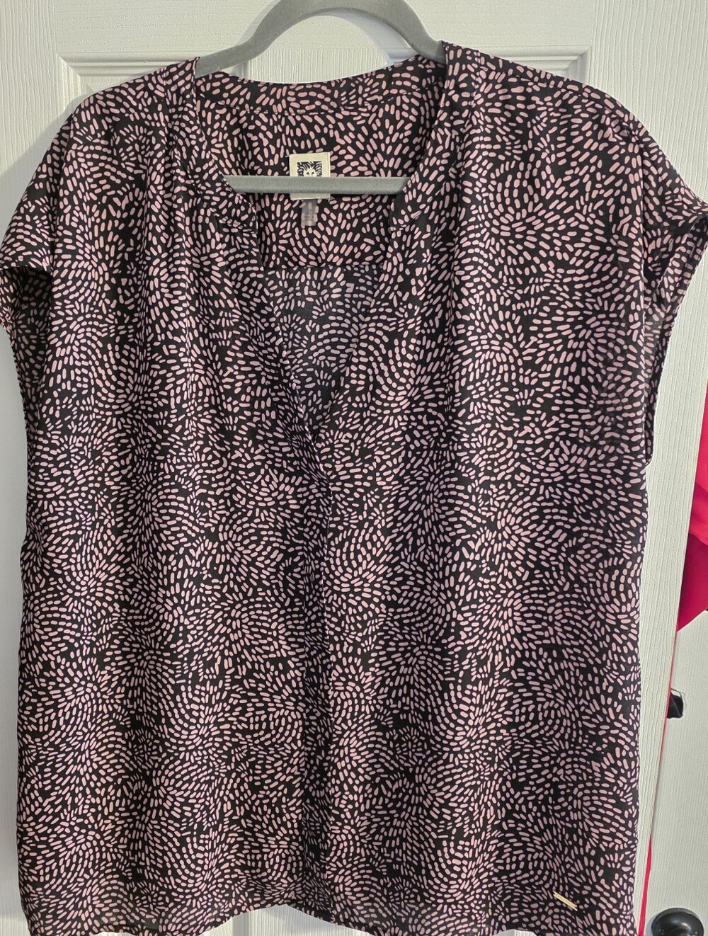 Anne Klein Women’s Pink & Black Printed V-Neck Top Xl